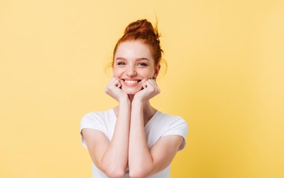 How to Whiten Yellow Teeth Instantly: Best Home & Professional Treatments